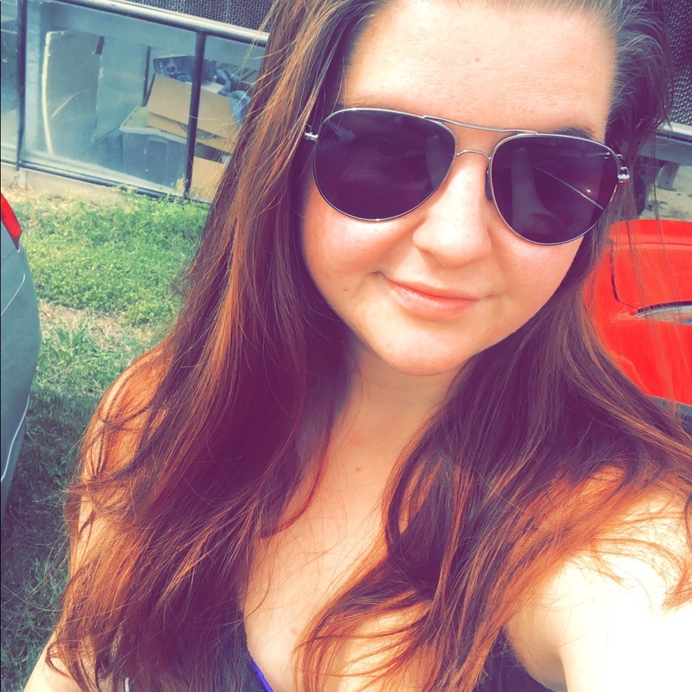 Meet your Posher, Amelia